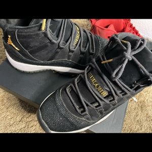 WOMEN AIR JORDEN RETRO 11s